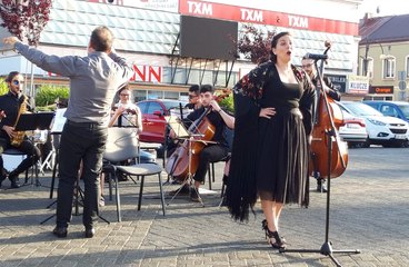 Hiszpańska orkiestra kameralna wystąpiła na placu Legionów w Wieluniu